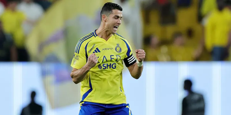 Giúp Al Nassr chiến thắng, Ronaldo tái hiện màn ăn mừng lịch sử 2 ronaldo-luon-no-luc-het-minh-tren-san-co
