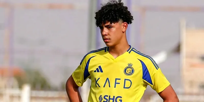 Con trai của CR7 - Ronaldo Jr gây sốc với diện mạo ở tuổi 14 1 Ronaldo Jr gây sốc với diện mạo ở tuổi 14