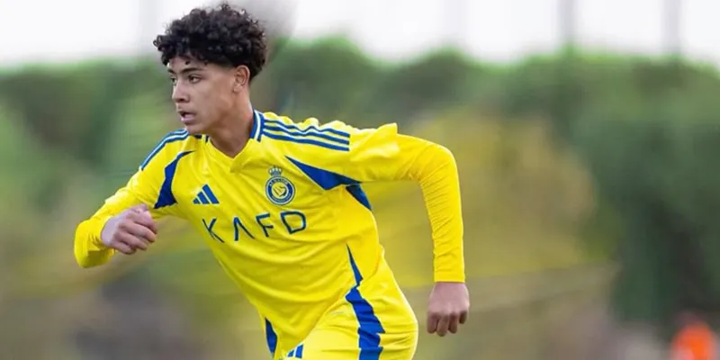 Con trai của CR7 - Ronaldo Jr gây sốc với diện mạo ở tuổi 14 2 Hình ảnh gây chú ý mới nhất của Ronaldo Jr