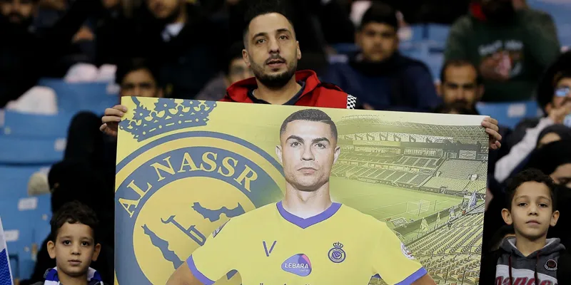 Ronaldo nổi giận, chỉ trích đồng đội trong trận thua sốc trước Al Ittihad 4 nguoi-ham-mo-chi-trich-ronaldo