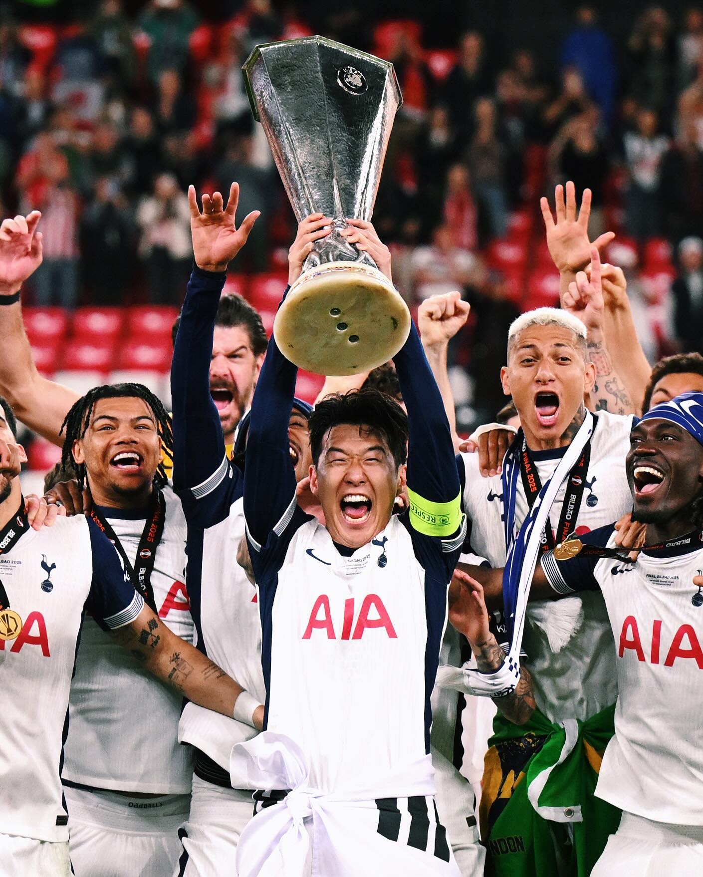 Son Heung-min Và Danh Hiệu Đầu Tiên Cùng Tottenham 2 Tiền đạo người Hàn Quốc mừng chức vô địch đầu tiên trên sân San Mames