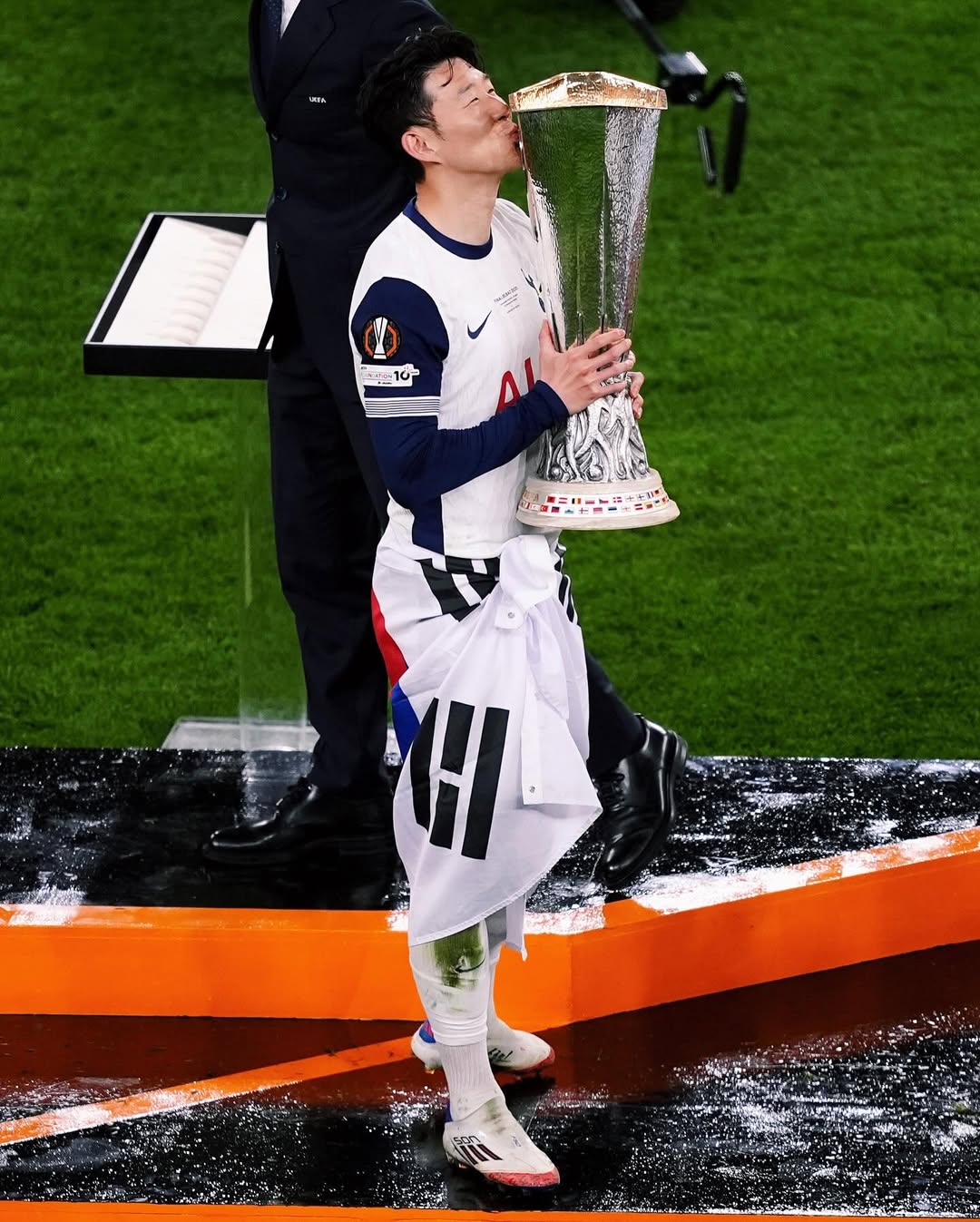 Son Heung-min Và Danh Hiệu Đầu Tiên Cùng Tottenham 3 Câu chuyện của "Hoàng tử châu Á" sẽ mãi mãi được nhớ đến như một trong những câu chuyện cổ tích đẹp nhất trong lịch sử bóng đá