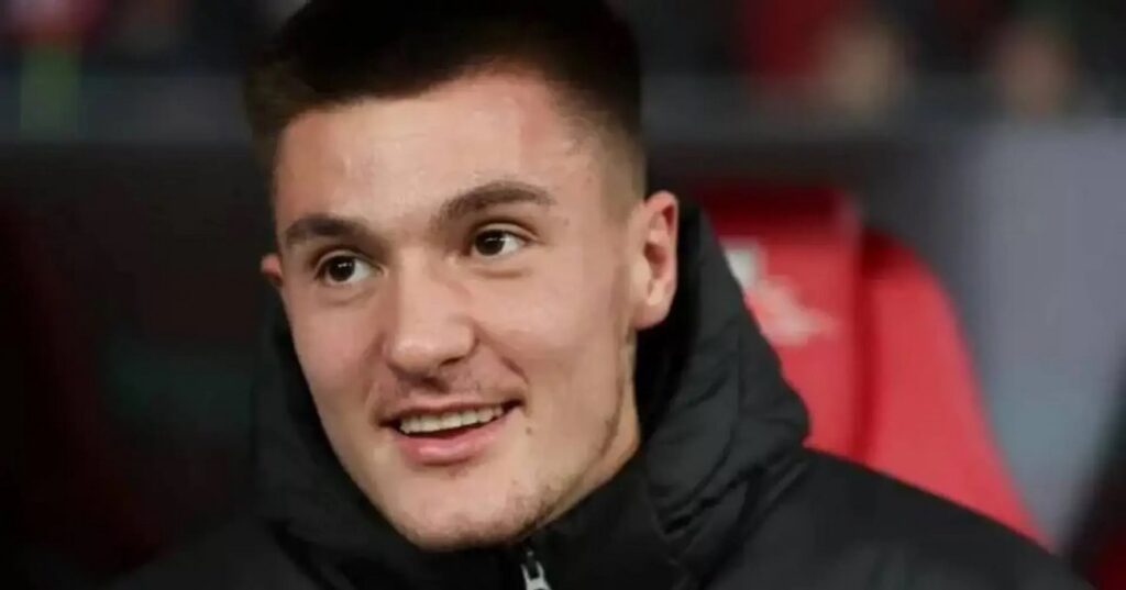 Sesko không được đưa ra sân ngay từ đầu